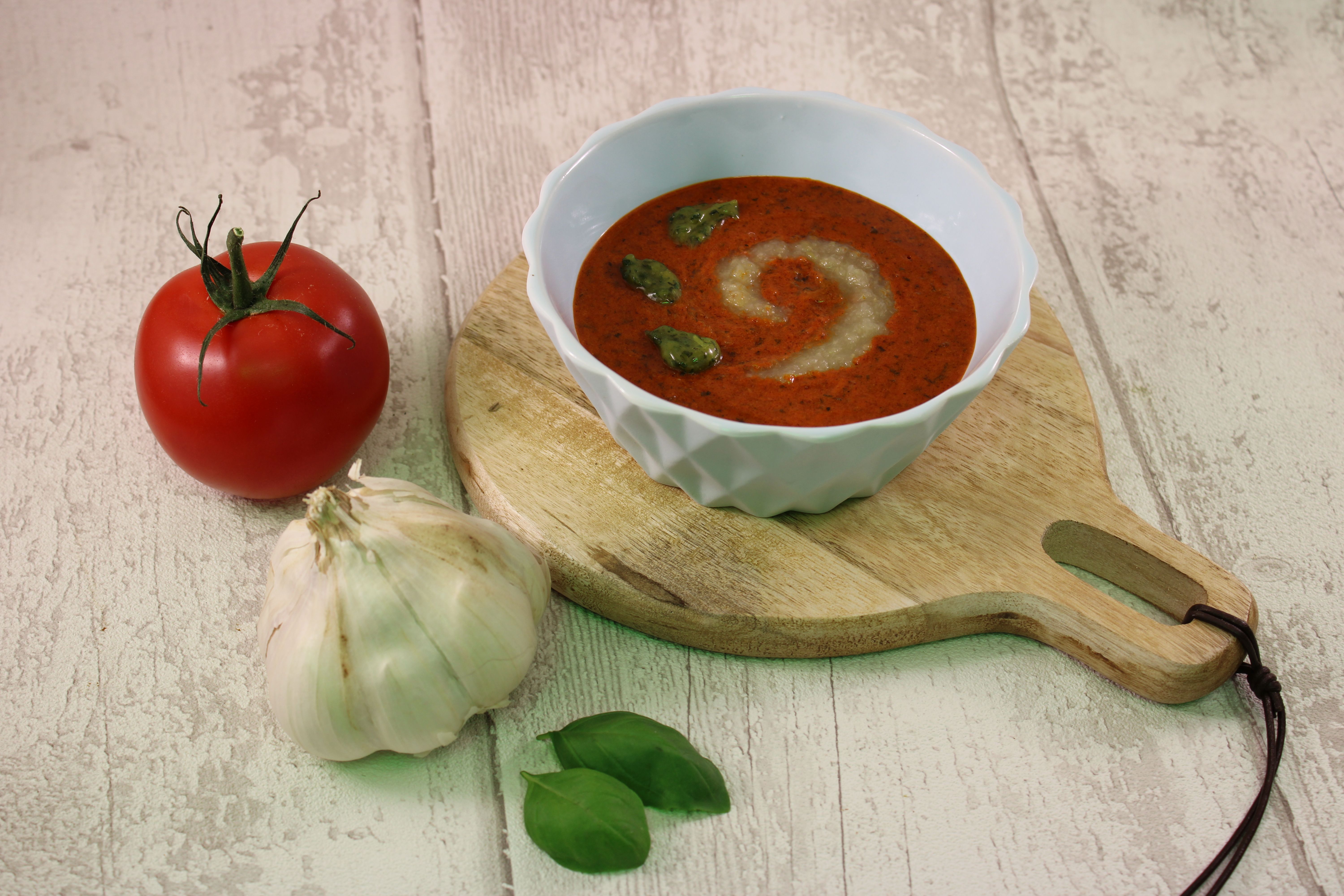 POTAGE GLACÉ A LA TOMATE ET AU PESTO